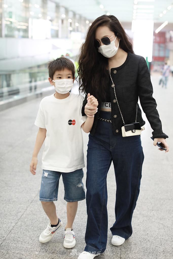 【多图】嗯哼暴风长高❗️才8岁已经快到妈妈肩膀🔥