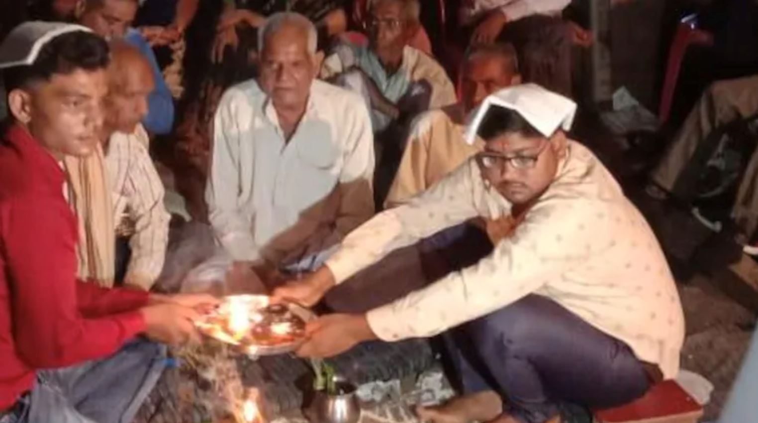 bride calls off marriage at last moment after groom fails to read newspaper without glasses