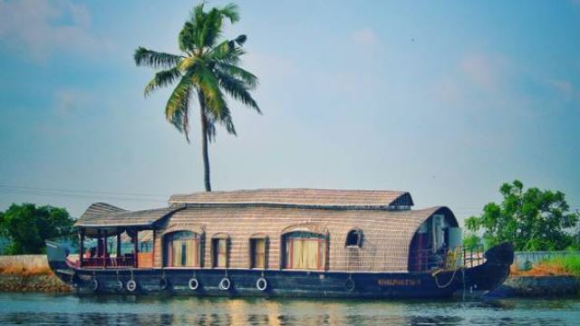 covid-19: thailand sewa bot pelancongan, tukar jadi hospital medan