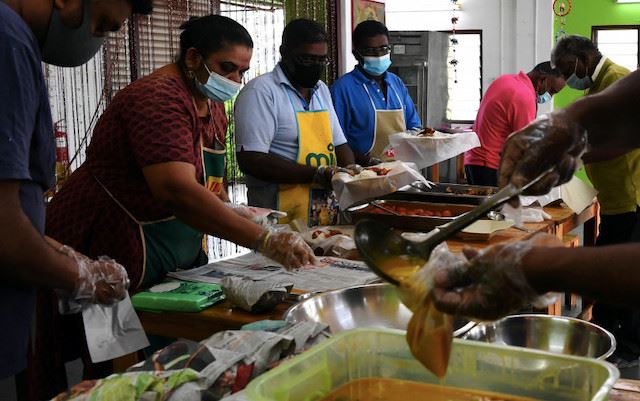 this restaurant owner is giving away 100 packets of free food every day