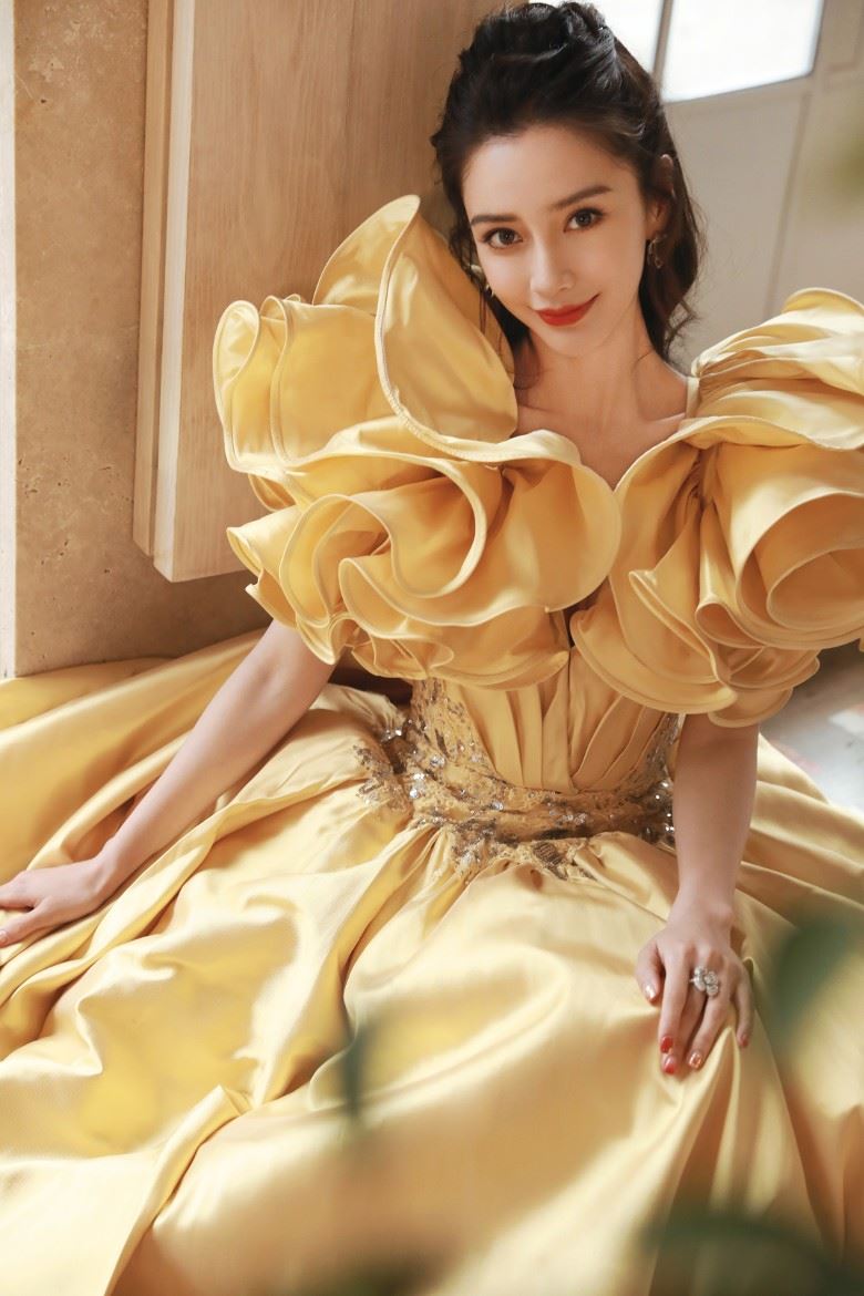 baby在台上!黄晓明台下一个甜蜜举动获网友激赞👍