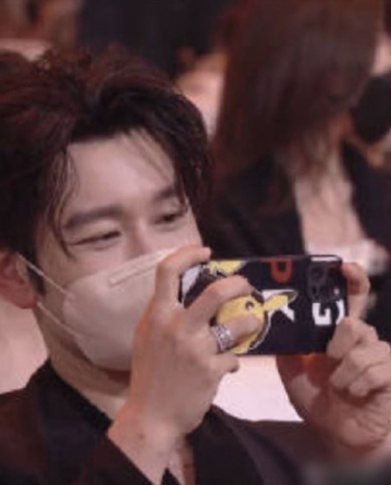 baby在台上!黄晓明台下一个甜蜜举动获网友激赞👍