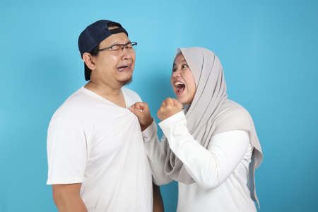 ada teori yang menyatakan ada 4 jenis pergaduhan yang boleh menamatkan hubungan dengan pasangan!