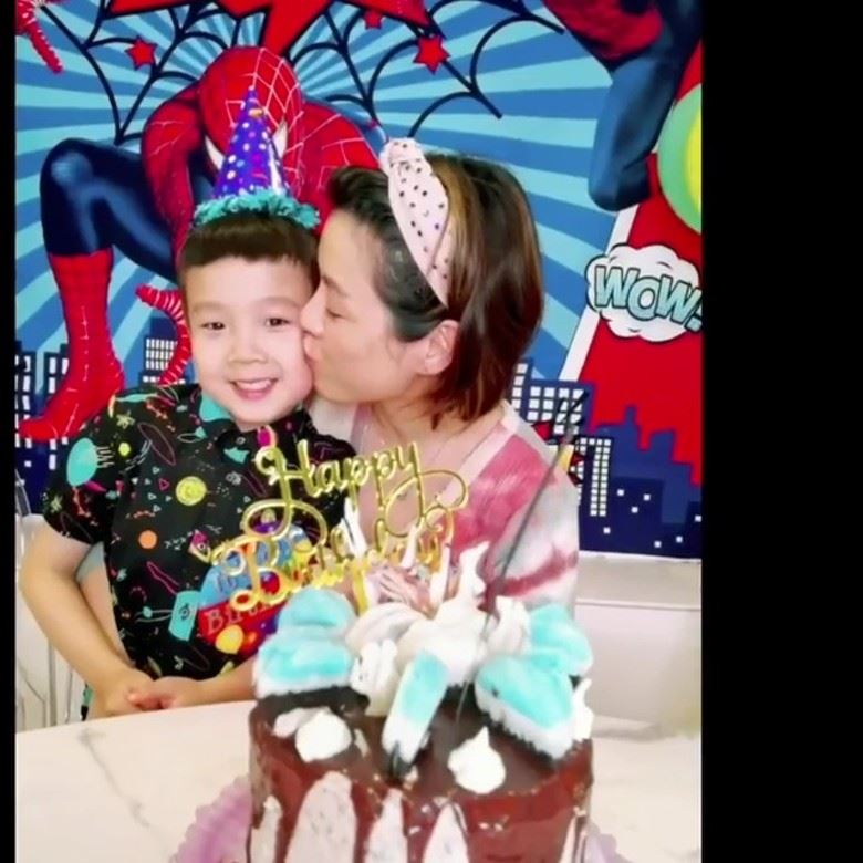 🎂陈豪和陈茵媺为儿子庆祝6岁生日！蜘蛛侠做布景板好有心❤️