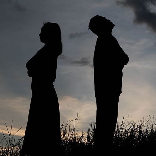 ada teori yang menyatakan ada 4 jenis pergaduhan yang boleh menamatkan hubungan dengan pasangan!