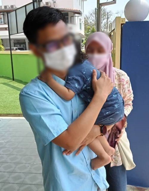 firemen save two toddlers trapped in the car!