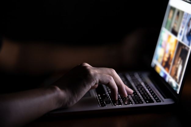 msian woman took rm418k out of mother’s account for scammer “lover”