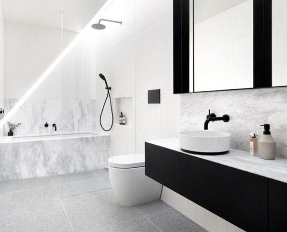 pakai baju ada tulisan kalimah allah ke tandas