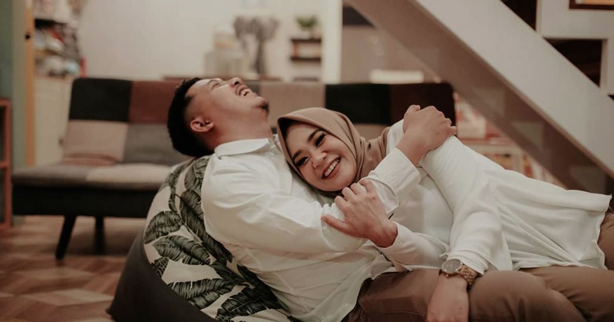 5 adab-adab apabila ingin bergurau antara suami isteri