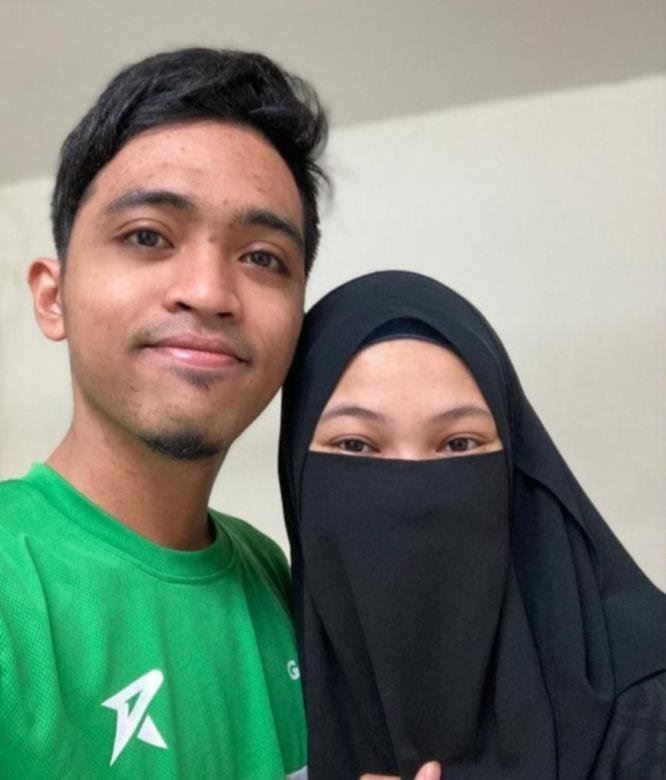 msian guy works three jobs to surprise his wife with a laptop!