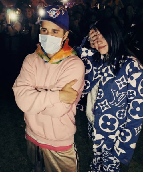 gara-gara obsesi dengan justin bieber, ibu billie eilish pernah terfikir untuk hantarnya ke terapi