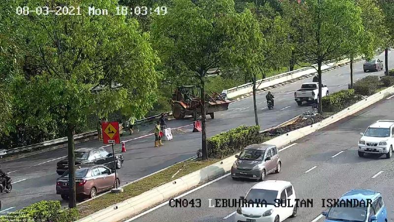 sinkhole causes traffic jam in kl