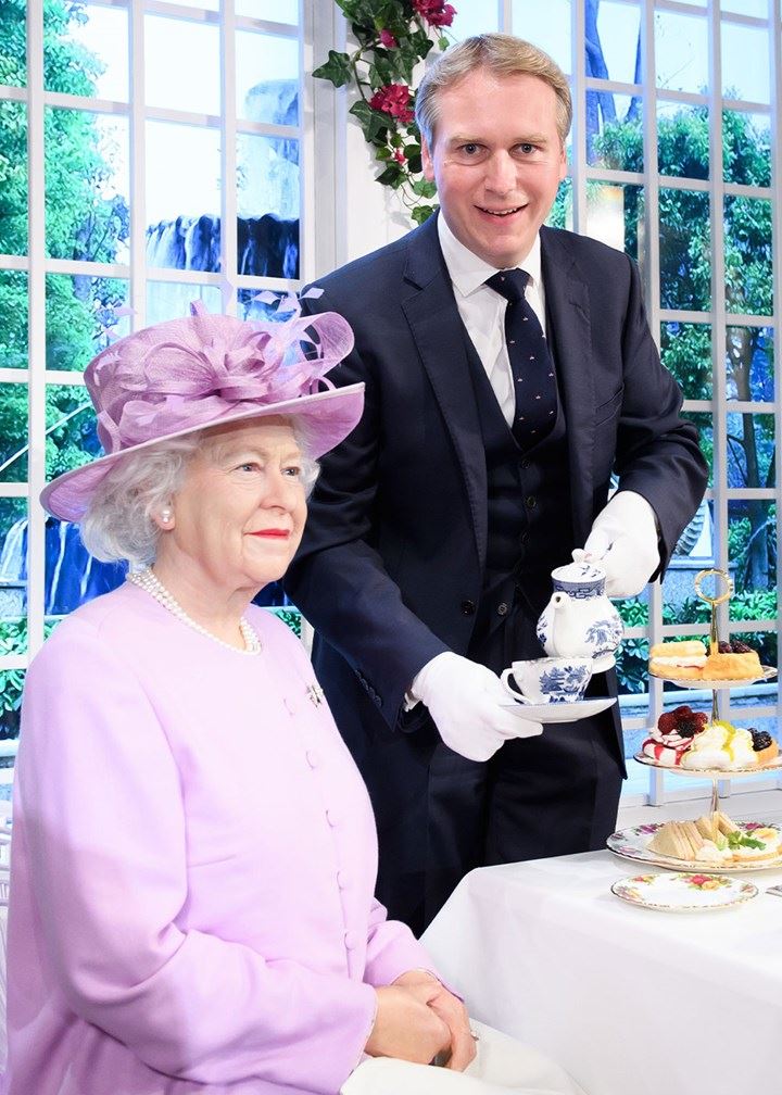 british “etiquette expert” slammed for saying rice can’t be eaten with hands