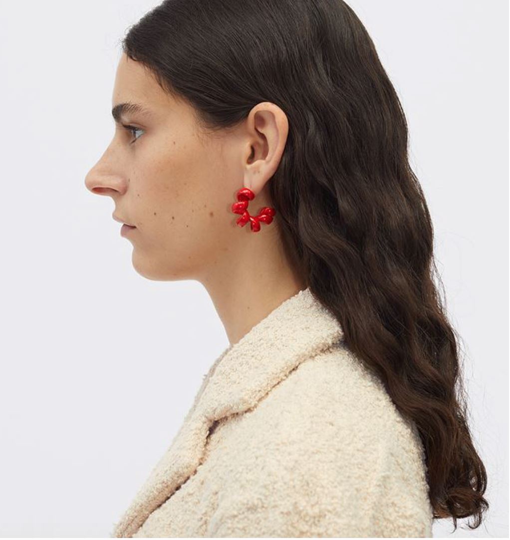 this necklace that looks like a phone cord is worth over rm9,500