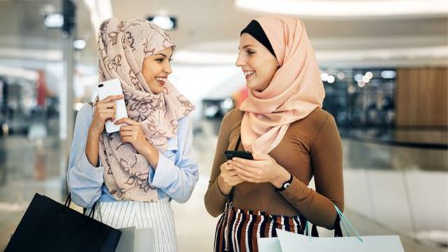 hukum memuji orang secara berlebihan