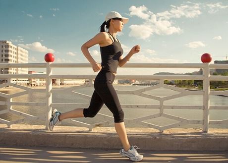 脸上有皱纹很显老？教你9个减少皱纹的妙招！赶快记起来！