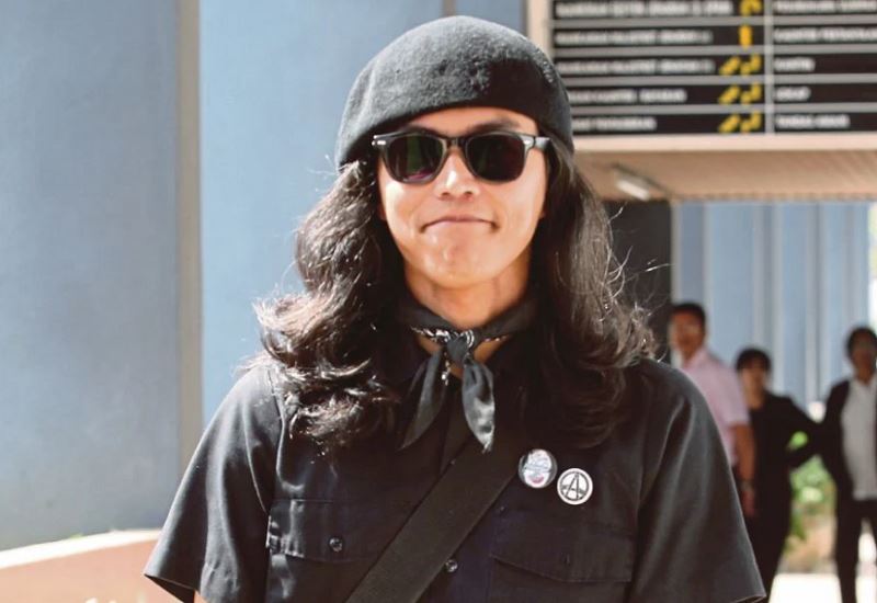 graphic designer fahmi reza under probe for alleged defamation against health minister