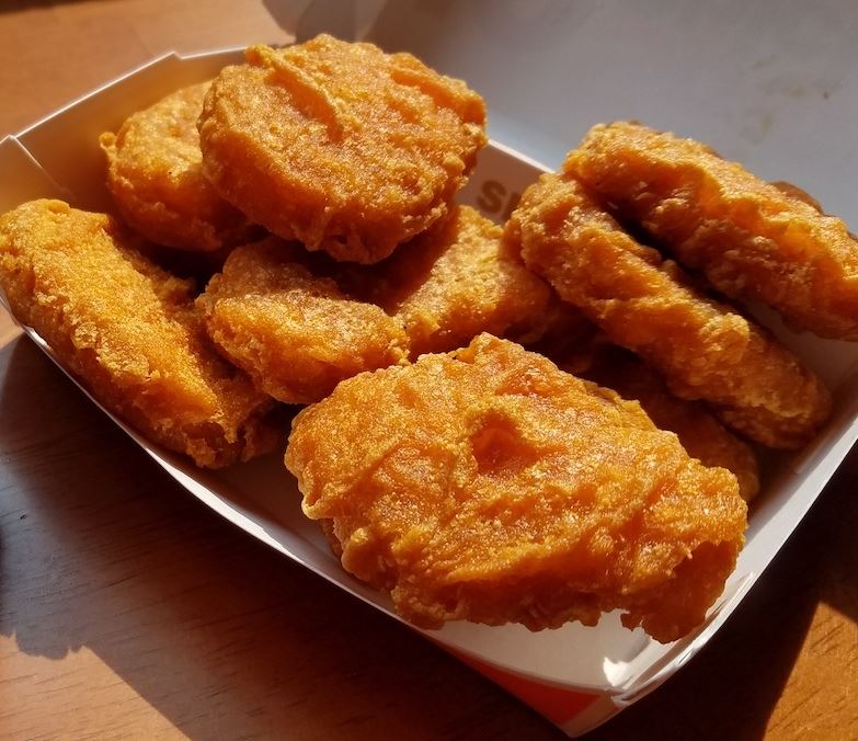 guy breaks up with gf thinking she’s cheating but she was sneaking out for fast food