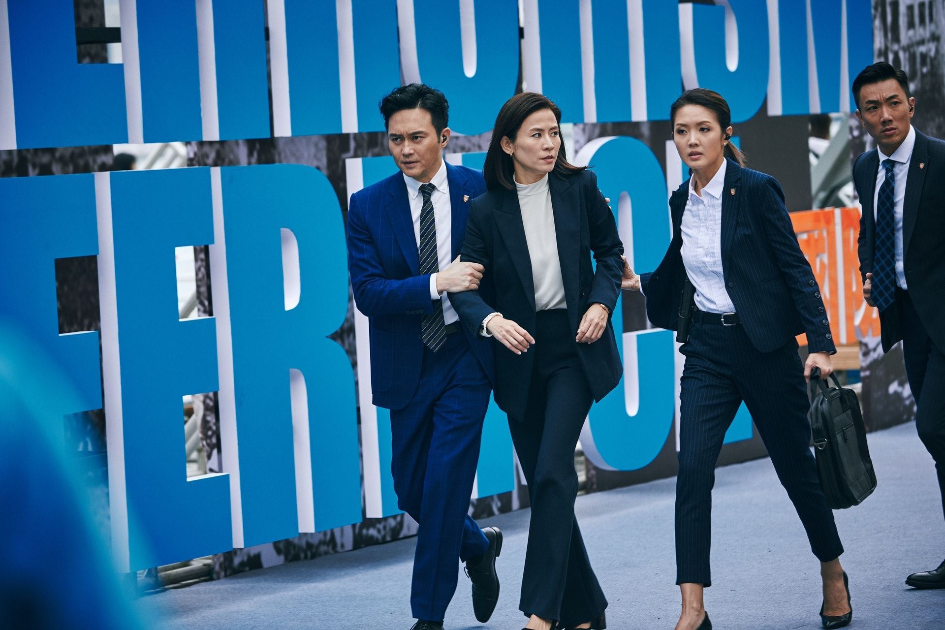 🎬《g风暴》公开最新海报❗️人口贩卖案件为主轴