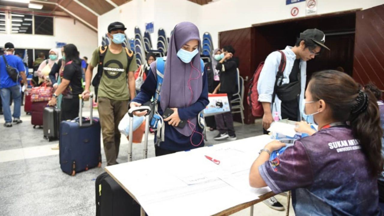 sabar, ada sebab pihak universiti tak benarkan pelajar bebas keluar