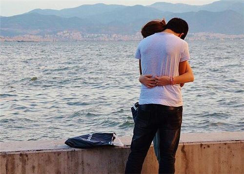 女生最没抵抗力的5个瞬间，男生这样做就恋爱了！