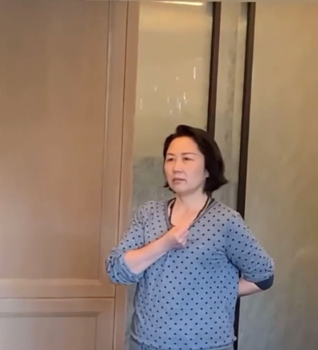 watch this guy's parents devote their heart after watching attack on titan