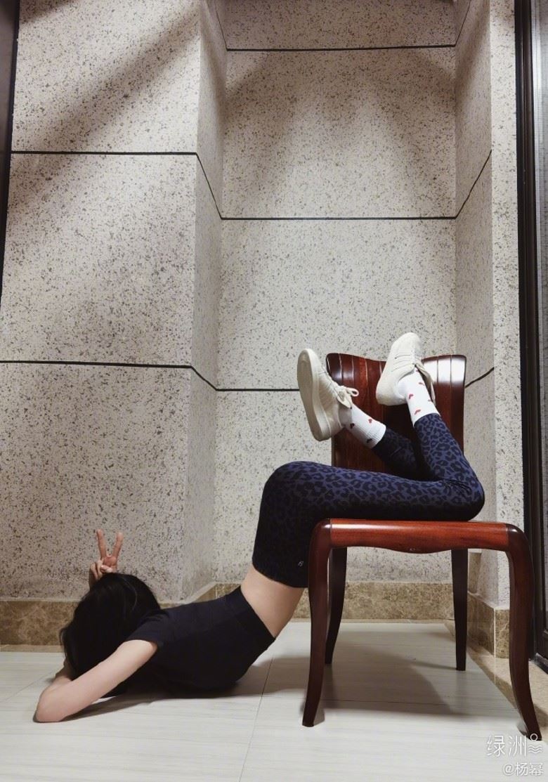 🔥杨幂、高海宁挑战现在最红「漫画腰」❗️杨幂玩到发文道歉