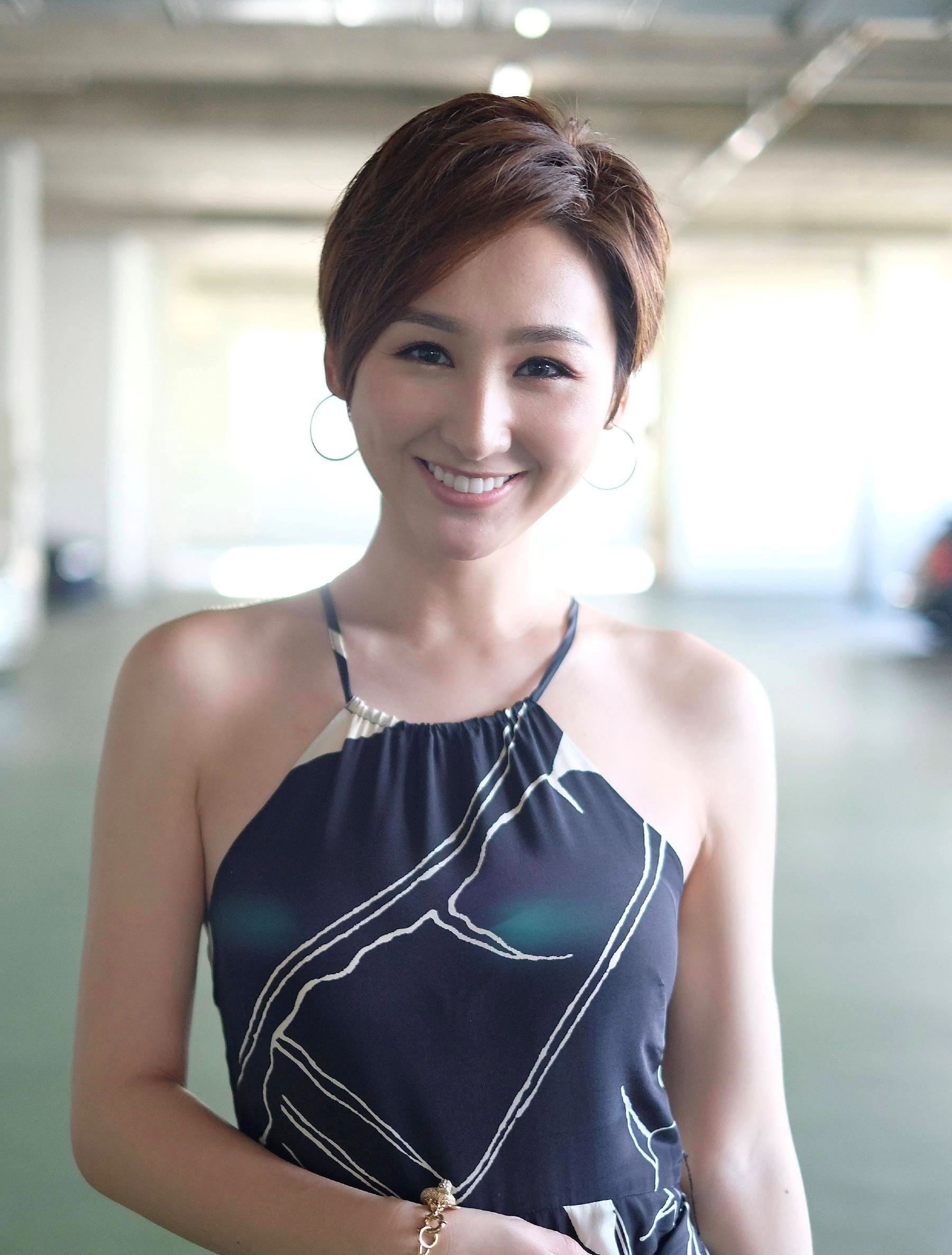 🔥杨幂、高海宁挑战现在最红「漫画腰」❗️杨幂玩到发文道歉