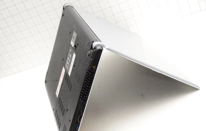 apa nak buat kalau air tumpah atas laptop?