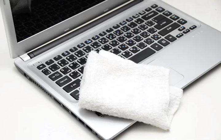 apa nak buat kalau air tumpah atas laptop?