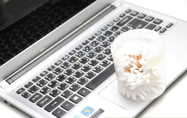 apa nak buat kalau air tumpah atas laptop?