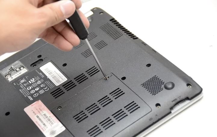 apa nak buat kalau air tumpah atas laptop?