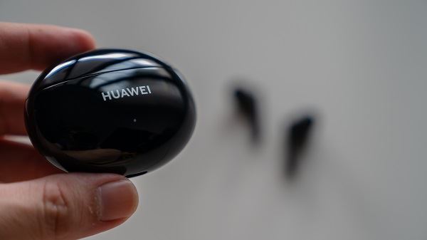 wanna enjoy music with great noise cancellation? check out the latest wireless earbuds!