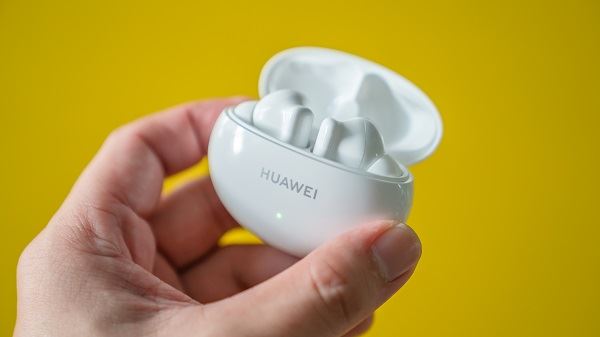 wanna enjoy music with great noise cancellation? check out the latest wireless earbuds!