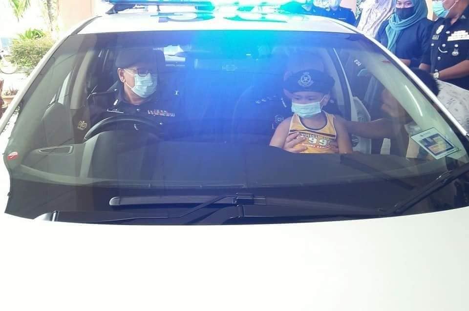 6岁男童患上癌症❗️警方帮他实现「当警察」心愿