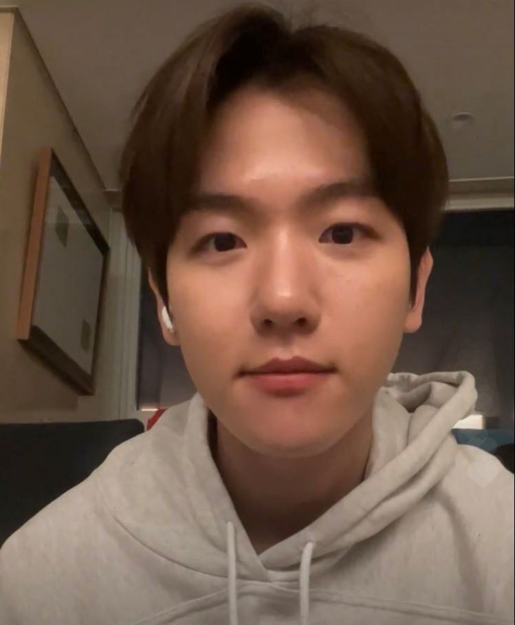 ⚠️exo伯贤宣布4月入伍❗️无法为新歌宣传：不知怎开口