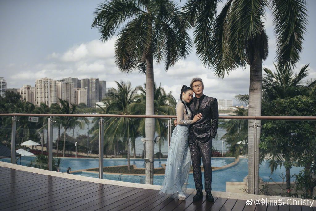 💍结婚5周年重游相识地方❤️钟丽缇：希望我们更加甜蜜【多图】