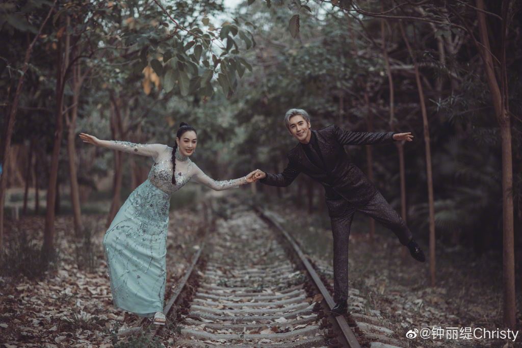 💍结婚5周年重游相识地方❤️钟丽缇：希望我们更加甜蜜【多图】