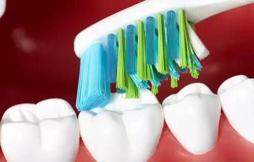 刚起床不能立即刷牙！6个你我都有的刷牙错误！