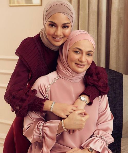 ibu neelofa akui sukar lepaskan anak kesayangan