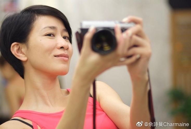 【多图】佘诗曼晒出10年的12张自拍照❗️获激赞冻龄女神❤️