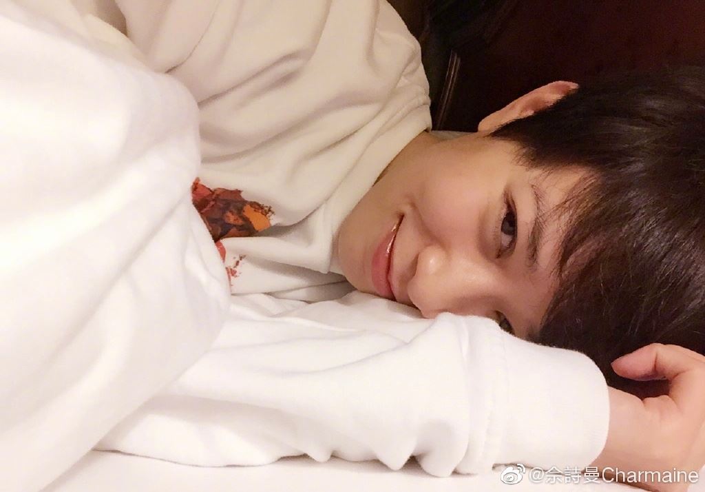 【多图】佘诗曼晒出10年的12张自拍照❗️获激赞冻龄女神❤️