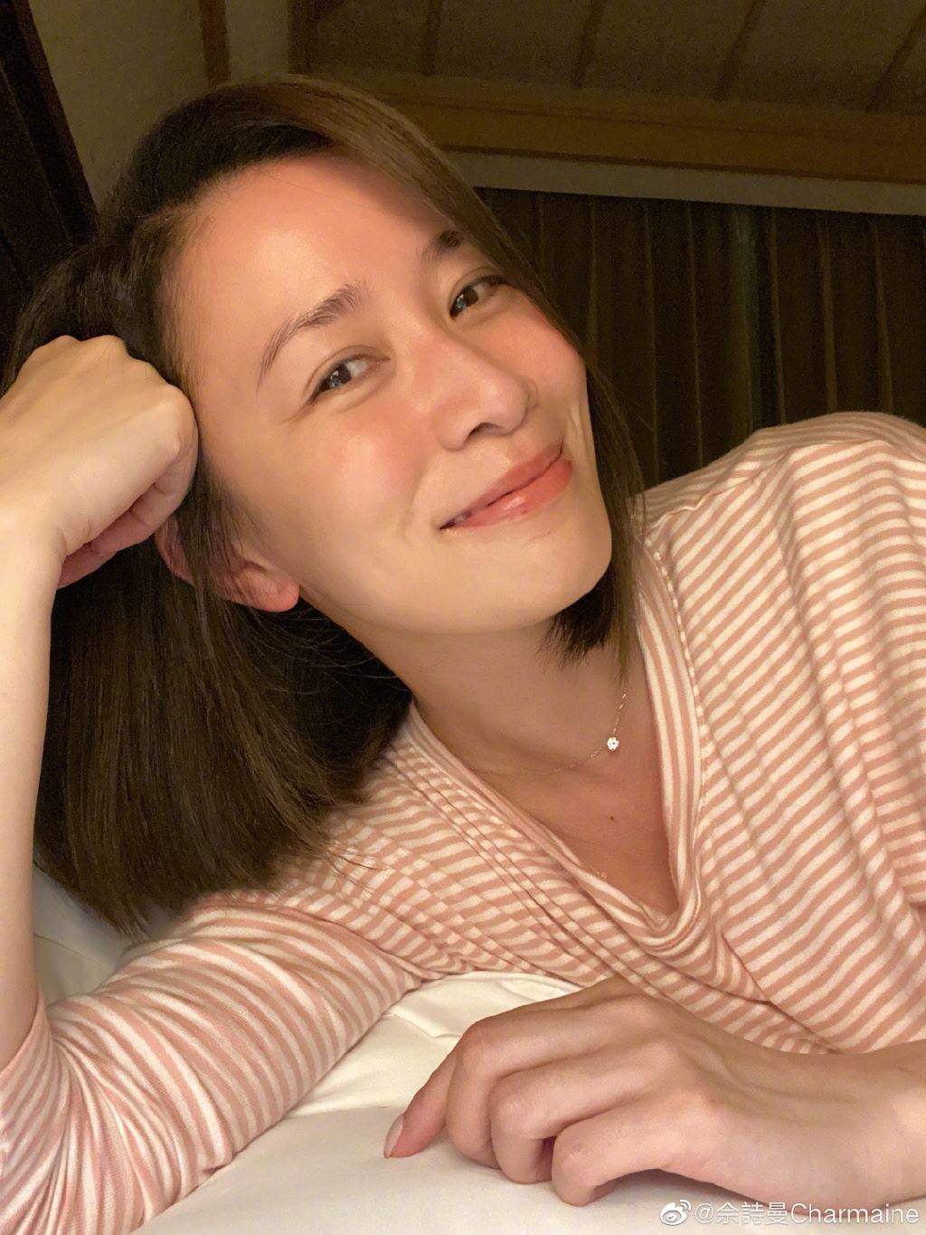 【多图】佘诗曼晒出10年的12张自拍照❗️获激赞冻龄女神❤️