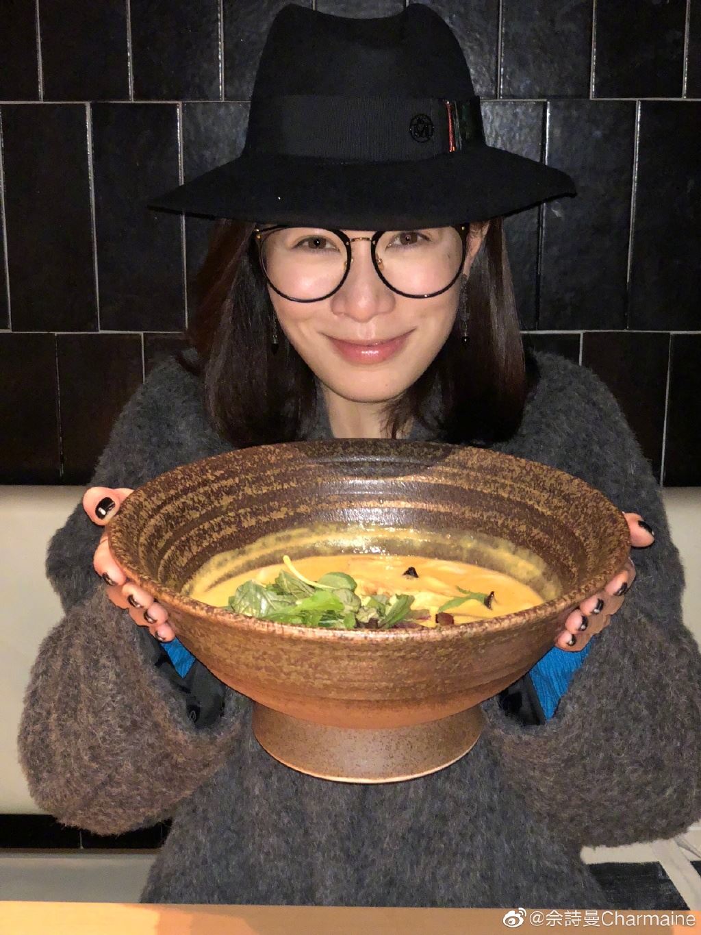 【多图】佘诗曼晒出10年的12张自拍照❗️获激赞冻龄女神❤️