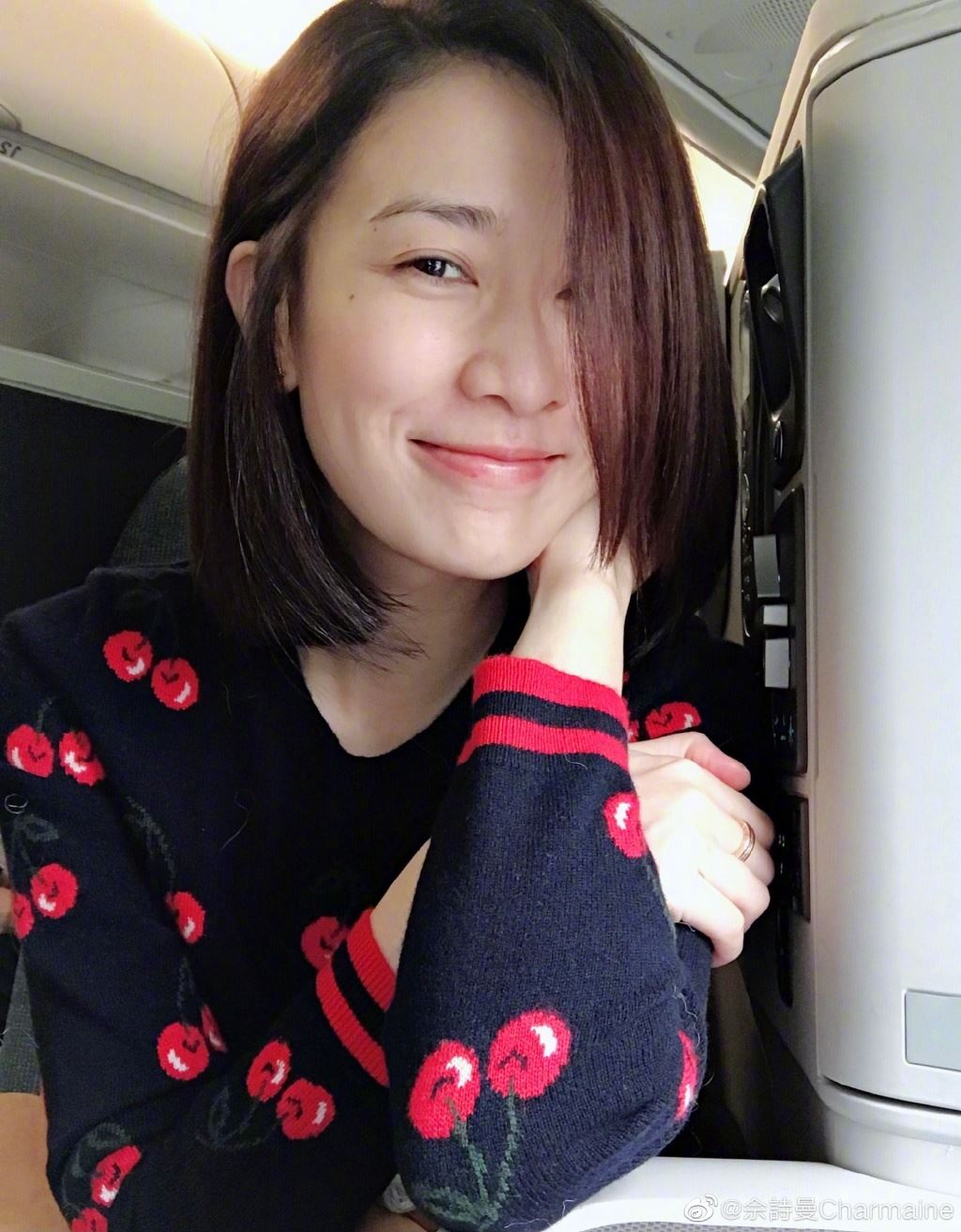 【多图】佘诗曼晒出10年的12张自拍照❗️获激赞冻龄女神❤️