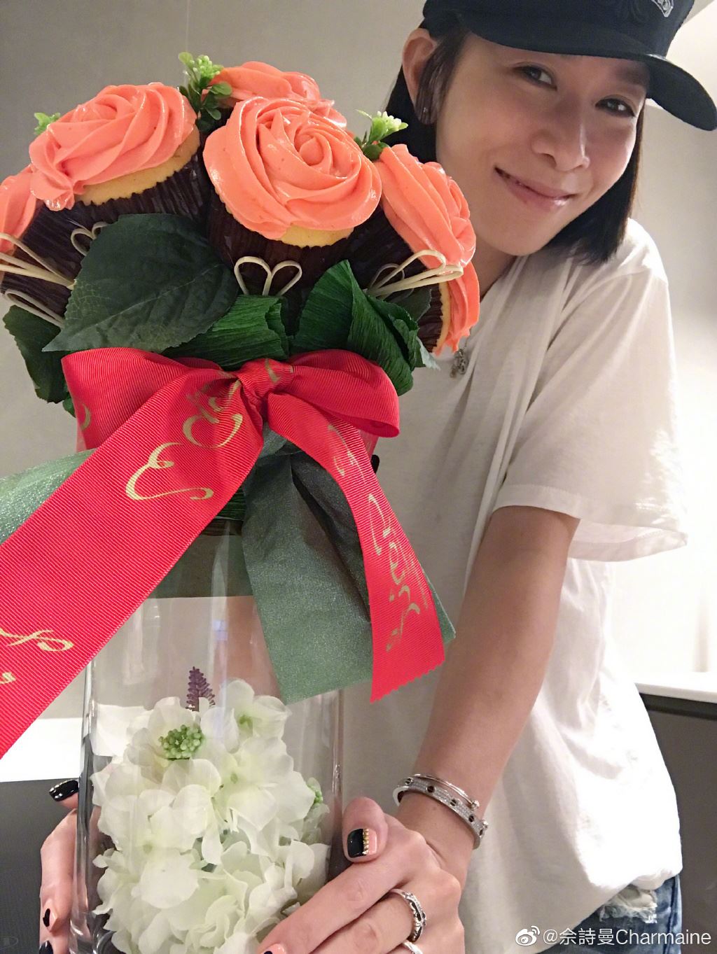 【多图】佘诗曼晒出10年的12张自拍照❗️获激赞冻龄女神❤️