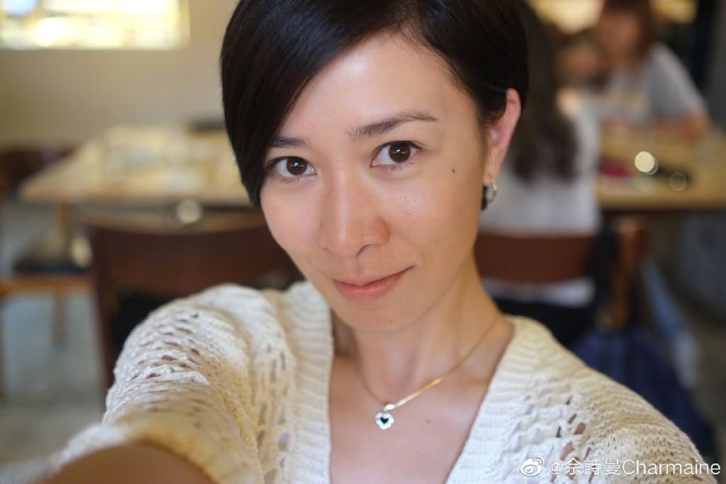 【多图】佘诗曼晒出10年的12张自拍照❗️获激赞冻龄女神❤️