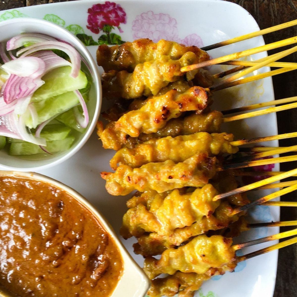 delivery rider’s son dies after eating poisoned satay sent by a revengeful gf 