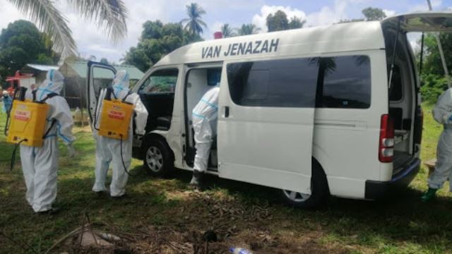 bomba kelantan bantu urus pengebumian jenazah pesakit covid-19
