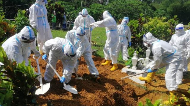 bomba kelantan bantu urus pengebumian jenazah pesakit covid-19